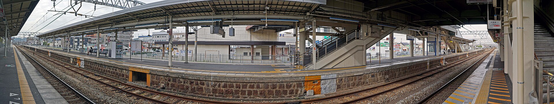 JR宝殿駅のホーム